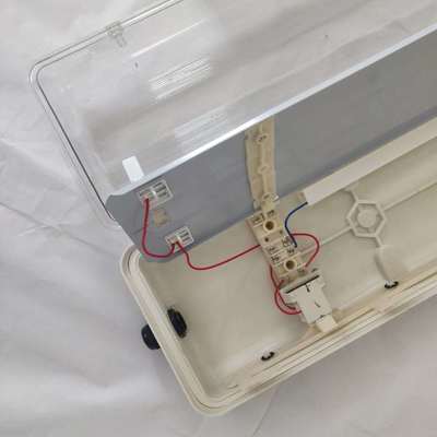 بالنسبة للمناطق الخطرة مصانع النفط والغاز الكيميائية التعدين المرافق البحرية مقاومة الانفجار خطية LED الضوء الصناعية الدرجة IP66 الإضاءة تصميم كفاءة في استخدام الطاقة يقلل من 0.6 / 1.2m دائمة ATEX / IECEx / CNEX