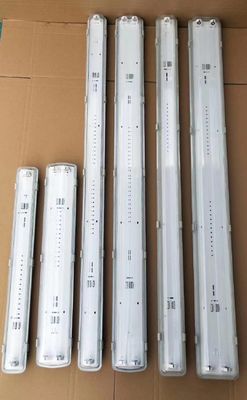 بالنسبة للمناطق الخطرة مصانع النفط والغاز الكيميائية التعدين المرافق البحرية مقاومة الانفجار خطية LED الضوء الصناعية الدرجة IP66 الإضاءة تصميم كفاءة في استخدام الطاقة يقلل من 0.6 / 1.2m دائمة ATEX / IECEx / CNEX