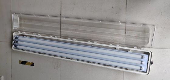 بالنسبة للمناطق الخطرة مصانع النفط والغاز الكيميائية التعدين المرافق البحرية مقاومة الانفجار خطية LED الضوء الصناعية الدرجة IP66 الإضاءة تصميم كفاءة في استخدام الطاقة يقلل من 0.6 / 1.2m دائمة ATEX / IECEx / CNEX