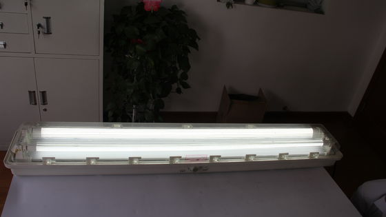 ضوء خطي مضاد للانفجار 4ft LED ضوء 2x9W / 2x18W مضاد للاشتعال للمواقع الخطرة