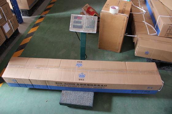 بالنسبة للمناطق الخطرة مصانع النفط والغاز الكيميائية التعدين المرافق البحرية مقاومة الانفجار خطية LED الضوء الصناعية الدرجة IP66 الإضاءة تصميم كفاءة في استخدام الطاقة يقلل من 0.6 / 1.2m دائمة ATEX / IECEx / CNEX