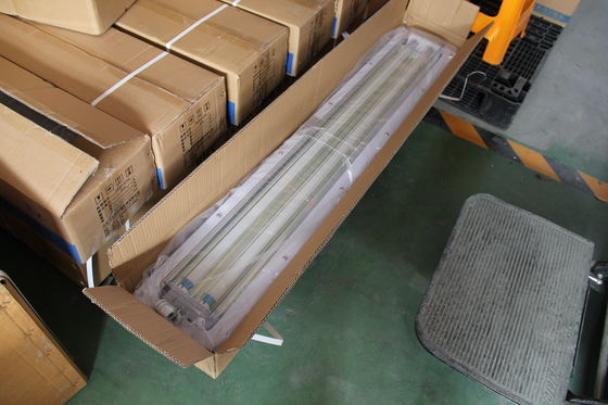 بالنسبة للمناطق الخطرة مصانع النفط والغاز الكيميائية التعدين المرافق البحرية مقاومة الانفجار خطية LED الضوء الصناعية الدرجة IP66 الإضاءة تصميم كفاءة في استخدام الطاقة يقلل من 0.6 / 1.2m دائمة ATEX / IECEx / CNEX