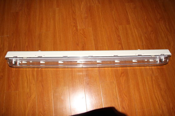 بالنسبة للمناطق الخطرة مصانع النفط والغاز الكيميائية التعدين المرافق البحرية مقاومة الانفجار خطية LED الضوء الصناعية الدرجة IP66 الإضاءة تصميم كفاءة في استخدام الطاقة يقلل من 0.6 / 1.2m دائمة ATEX / IECEx / CNEX