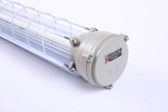 ATEX مضاد للانفجار مصباح LED خطي 100lm / w IP66 للبيئات الرطبة المنطقة 21 و 22 مقاوم للتآكل Ex Db Eb IIC T6 Gb ، Ex Tb IIIC T80 ° C Db متين
