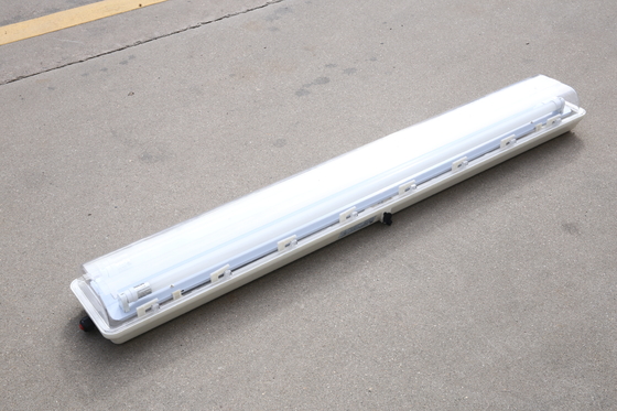 ATEX 1200mm الطول 2 * 18w أنبوب مزدوج مقاومة للانفجار أدى الضوء الخطي للمناطق 1 و 2 ، المنطقة 21 و 22