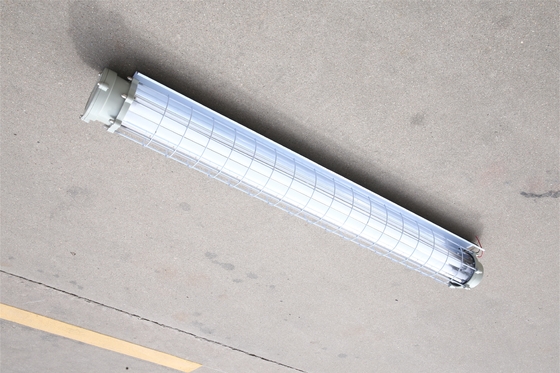 إضاءة LED عالية الإضاءة مقاومة للانفجار للمنطقتين 1 و 2 مع مستوى مقاومة التآكل WF1