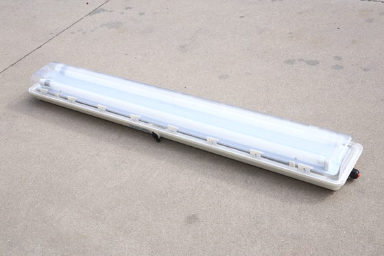 مصباح LED مضاد للانفجار Atex بتردد 50/60 هرتز مع جهد إدخال 90-305 فولت تيار متردد/50-60 هرتز أو 24 فولت تيار مستمر
