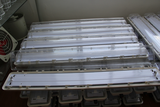 تركيبات إضاءة LED للمناطق الخطرة المعتمدة من ATEX/IECEx/CNEX، بتصنيف IP66، وضمان 5 سنوات، وواط وأحجام قابلة للتخصيص، مصباح خطي متين مقاوم للانفجار من سلسلة BYS معتمد بثلاث شهادات
