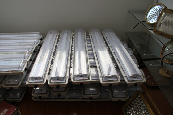 تركيبات إضاءة LED للمناطق الخطرة المعتمدة من ATEX/IECEx/CNEX، بتصنيف IP66، وضمان 5 سنوات، وواط وأحجام قابلة للتخصيص، مصباح خطي متين مقاوم للانفجار من سلسلة BYS معتمد بثلاث شهادات