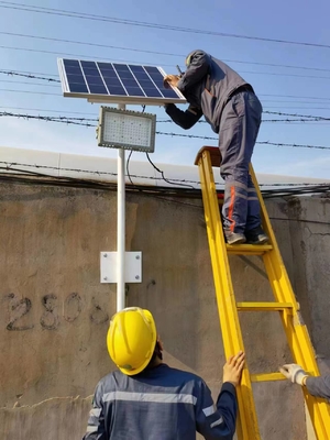 ضوء كشاف LED مضاد للانفجار مثبت بالسقف مدخل كابل NPT 3/4" هيكل متين