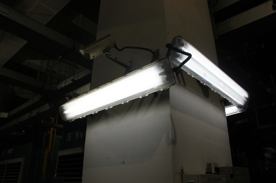 مصباح LED خطي مضاد للانفجار 4 أقدام للمواقع الخطرة 2x9W / 2x18W