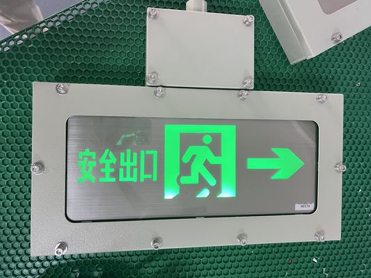 ضوء خروج طوارئ مقاوم للانفجار من الألومنيوم عالي القوة، عمر افتراضي 50000 ساعة، مع بطارية قابلة لإعادة الشحن