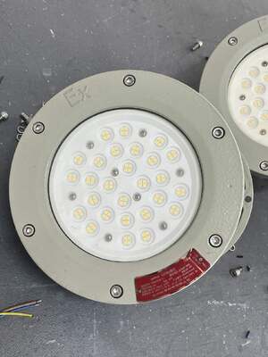 ATEX IECEx IP66 LED ضوء مضاد للانفجار 100W 150W مخزن ضوء عالية الخليج AC 100-277V الصب الصب الألومنيوم 5 سنوات ضمان