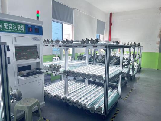 مبيعات مباشرة من المصنع مصباح الأنابيب المزدوجة الصلبة مضاد للانفجار 100lm / w 2 * 18W 2 * 36W مصباح LED