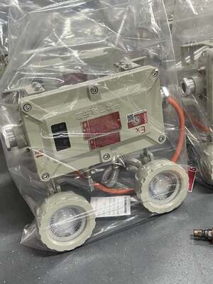 180 دقيقة ضوء الطوارئ المقاوم للنار نقطة توأم للمناطق 1/21 المواقع الخطرة مع شهادة ATEX