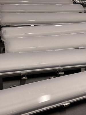 مصابيح خطية للمناطق الخطرة IP66 WF2 تصنيف بيئي، Ex Tb IIIC T80 °C Db مصباح شريط معتمد للمصانع الصناعية البتروكيماوية