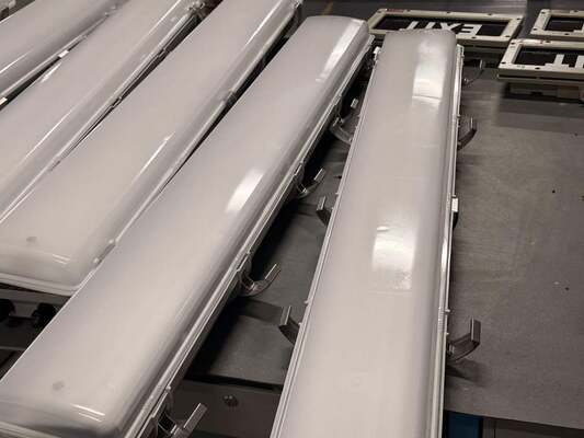 مصباح خطي مقاوم للنار IP66 WF2 معيار مقاومة الطقس ، Ex Tb IIIC T80 ° C Db الإضاءة المميزة للمباني الكيميائية المعقدة