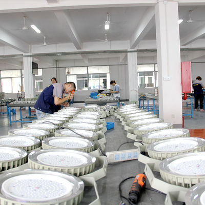ضوء LED عالي الإضاءة مضاد للانفجار IP66 معتمد من ATEX 160lm/W