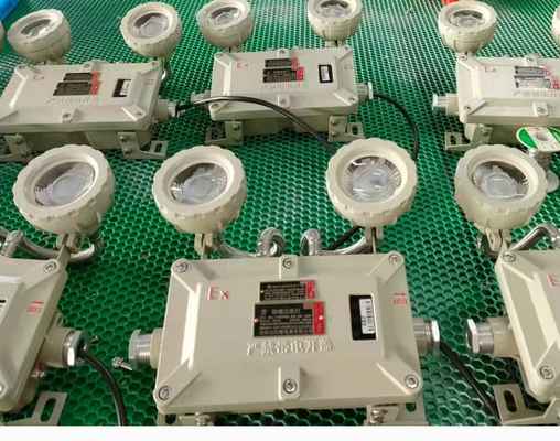 IP66 الصناعية سبائك الألومنيوم مضاد للانفجار أدى ضوء الطوارئ مع 90 دقيقة وقت الطوارئ