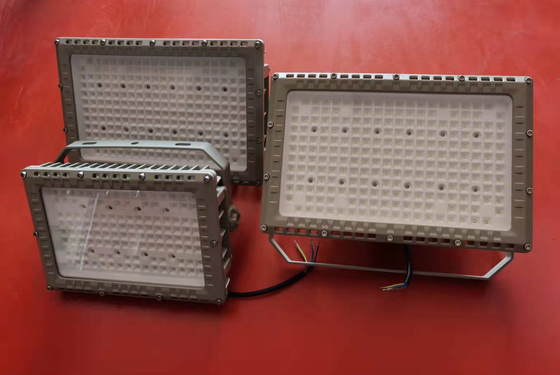 135lm/w مضاد للنار ضوء الفيضانات محطة الغاز المستودع المحطة الكيميائية Ip66 50-240W