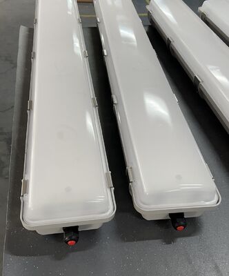IECEx ATEX المنطقة 1 المنطقة 2 معتمدة IP66 10W 18W 36W ضوء LED خطي مضاد للانفجار مع بطارية الطوارئ